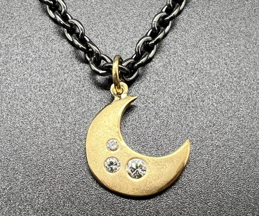 Diamond Moon Pendant 18k