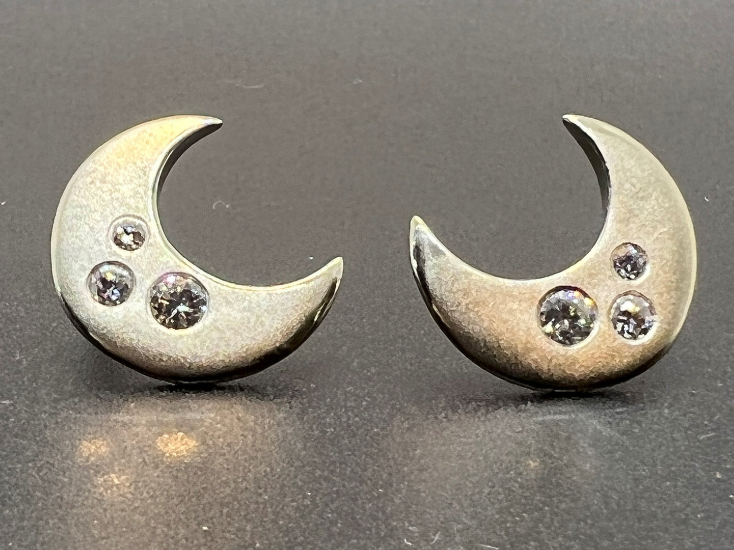 Diamond Moon Studs 18k